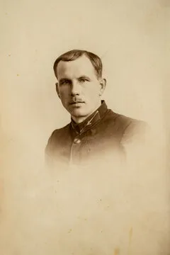 平台使用指南人物示意图